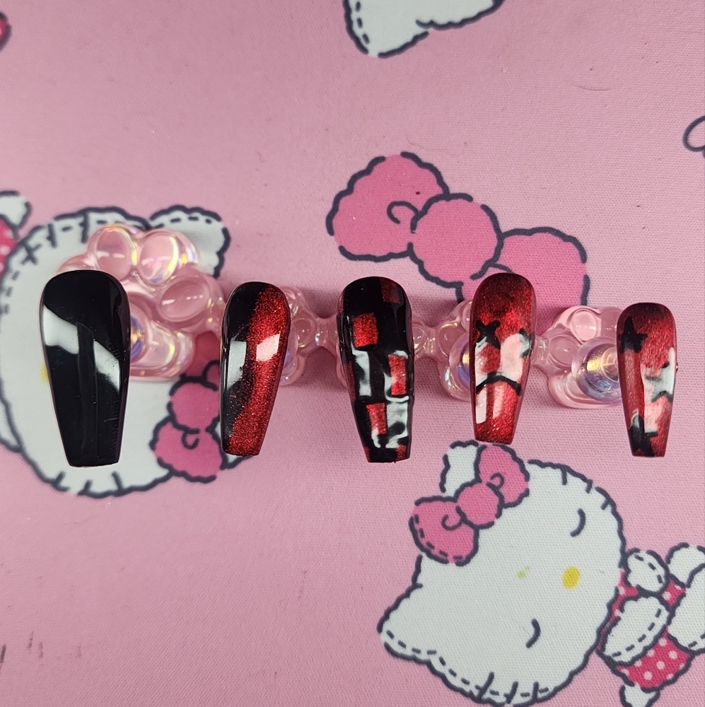 Red and Black Press On Nail Set